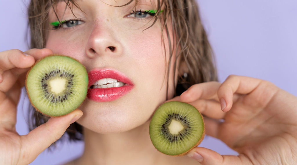 Les bienfaits du kiwi en cosmétique : Le secret de beauté vitaminé pour une peau éclatante