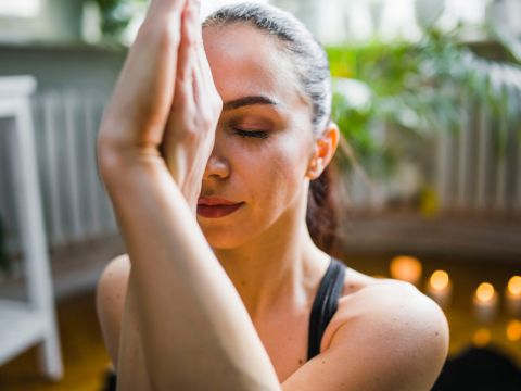 Le Yoga Facial : La Clé pour une Peau Ferme et Jeune