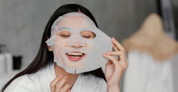Le rôle des masques visage dans une routine complète de soins de la peau